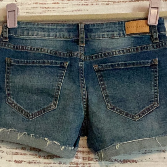 Size 00 women’s AéRopostale jean shorts - Picture 4 of 7